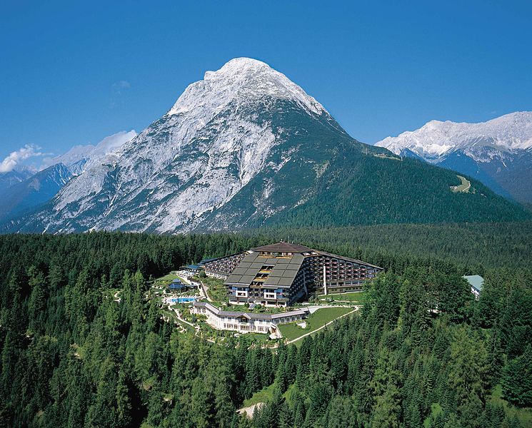 File:Aussenansicht Interalpen-Hotel Tyrol.jpg