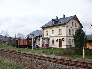 Walthersdorf station (Erzgeb), station building on track side (2016)