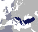 Члены Балканского пакта (тёмно-синий) и члены НАТО (светло-синий)
