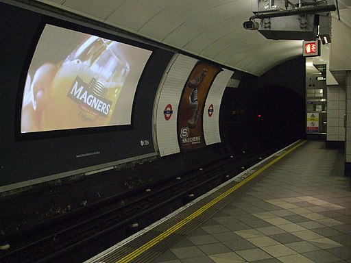 Bank station Central eastbound look east