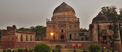 Bara Gumbad y mezquita