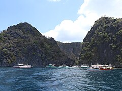 Barracuda Lake outer rock walls