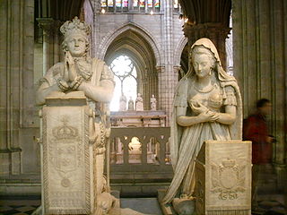 Liudviko XVI ir Marijos Antuanetės skulptūros Šv. Deniso bazilikoje