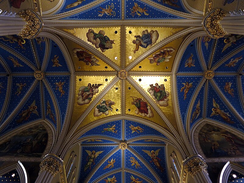 File:Basilica of the Sacred Heart (Notre Dame, Indiana) - interior, vault at the crossing, four Old Testament prophets and the four evangelists.jpg