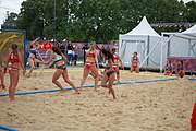 Deutsch: Beachhandball bei den Olympischen Jugendspielen 2018; Tag 5, 10. November 2018; Mädchen, Hauptrunde - Ungarn-Paraguay 2:0 English: Beach handball at the 2018 Summer Youth Olympics at 11 October 2018 – Girls Main Round – Hungary-Paraguay 2:0