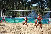 Deutsch: Beachvolleyball bei den Olympischen Jugendspielen 2018; Tag 8, 14. Oktober 2018; Mädchen, Achtelfinale – Bolivien-Puerto Rico 0:2 (18–21/18–21 ) English: Beach volleyball at the 2018 Summer Youth Olympics at 14 October 2018 – Girls Round of 16 – Bolivia-Puerto Rico 0:2 (18–21/18–21 )