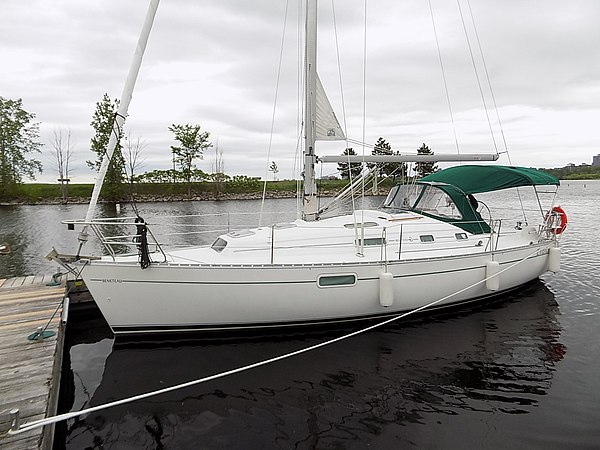 Beneteau Oceanis 321, a 1995 Finot design