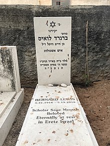 Bernard Lewis tombstone, Tel Aviv.jpg