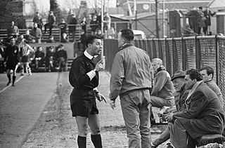 <span class="mw-page-title-main">Bill Thompson (Scottish footballer)</span> Scottish footballer and manager (1921–1986)