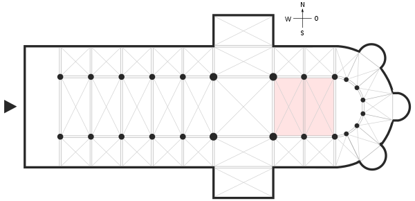 Plan of a large Latin cross church, with the chancel (strict definition) highlighted. This chancel terminates in a semicircular sanctuary in the apse, and is separated from the curved walls to the east in the diagram by an ambulatory.