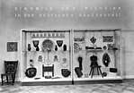 Blick in die Ausstellung Deutsche Bauernkunst des Museums für Deutsche Volkskunde im Schloss Bellevue, 1935–1938.