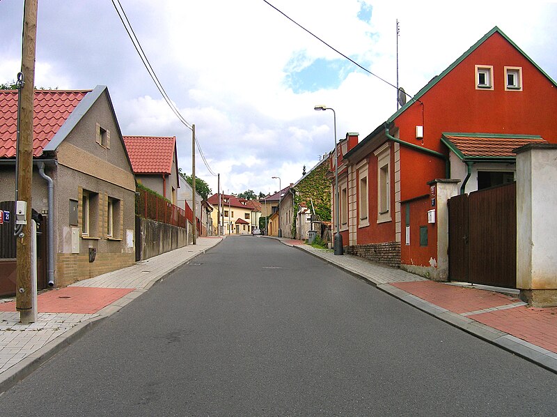 File:Bohnická str 2, Prague Bohnice.jpg