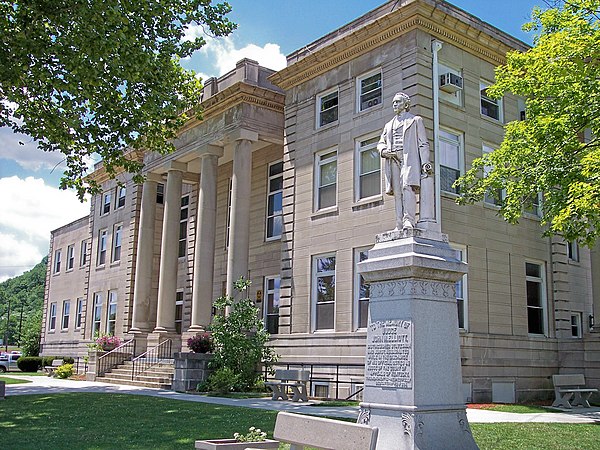The Boyd County Courthouse in Catlettsburg, with a statue of John Milton Elliott
