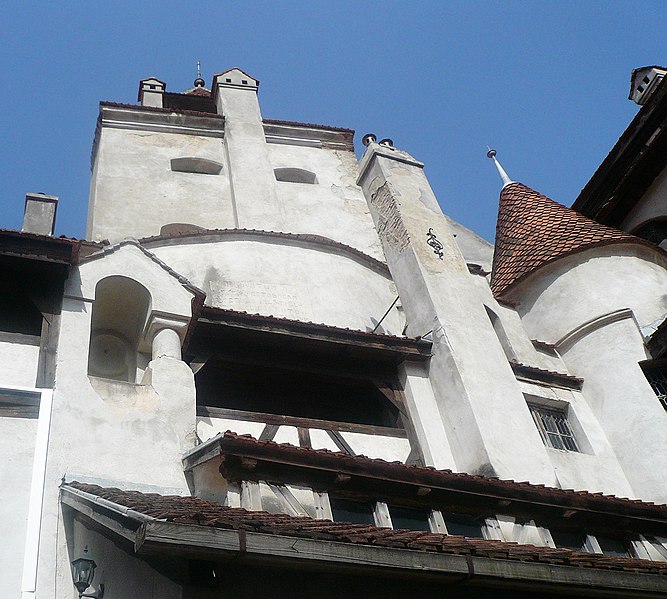 File:Bran castle-2.jpg