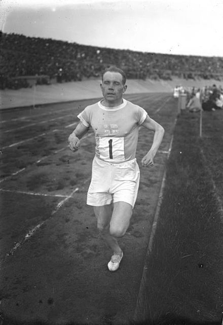 Nurmi on his way to a 3000 m world record in Berlin in 1926