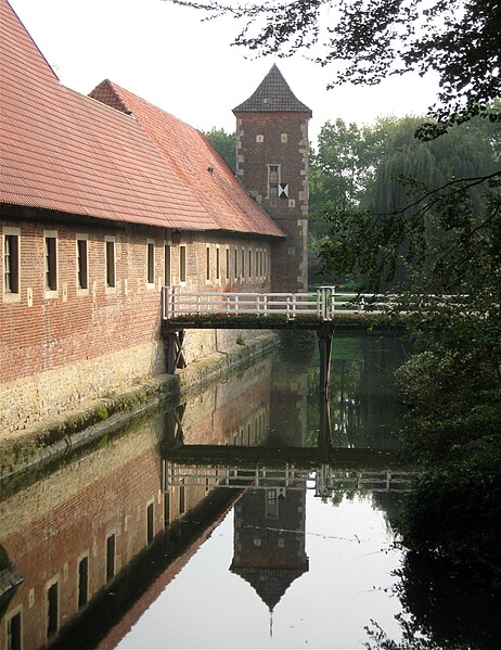 File:Burg Hülshoff Havixbeck-14.jpg