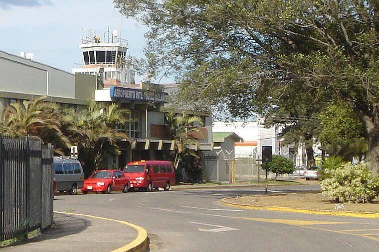 Aeropuerto Internacional Tobías Bolaños