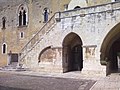 Miniatuur voor Bestand:Castello di Gioia del Colle - Scala cortile.jpg