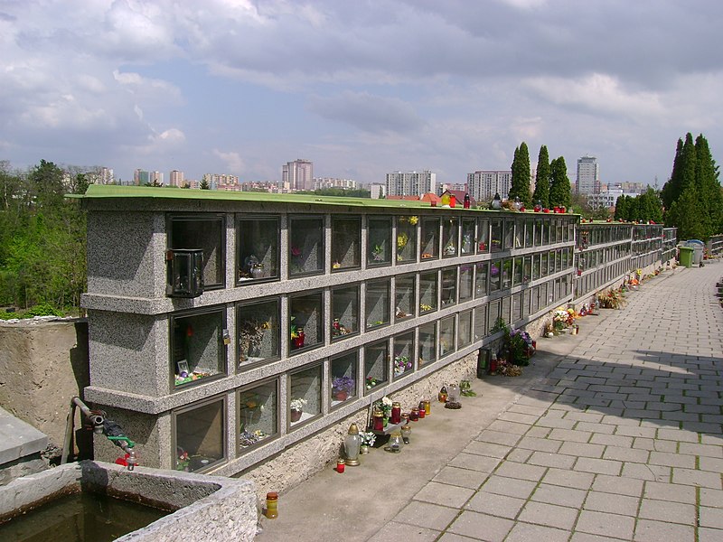 File:Cemetery-Modřany-Prague20130508.jpg