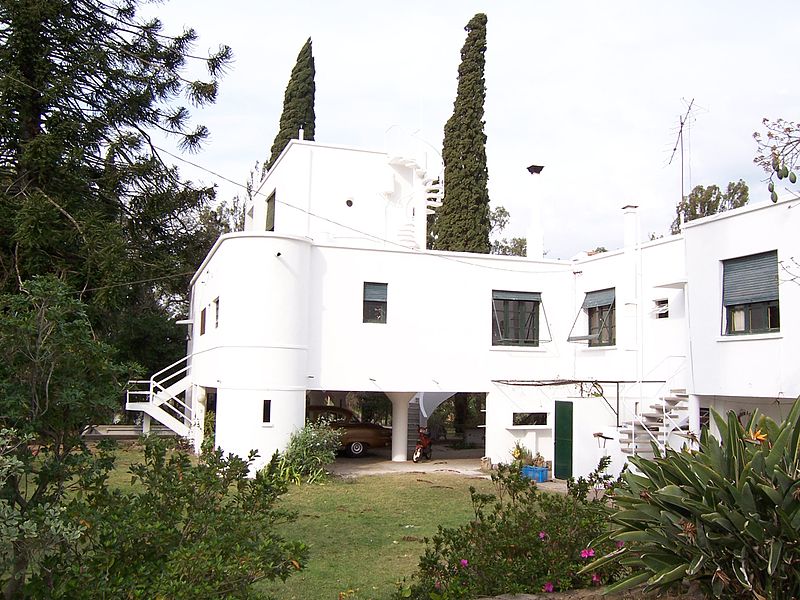 File:Chalet Las Nubes - Vista desde el O..JPG