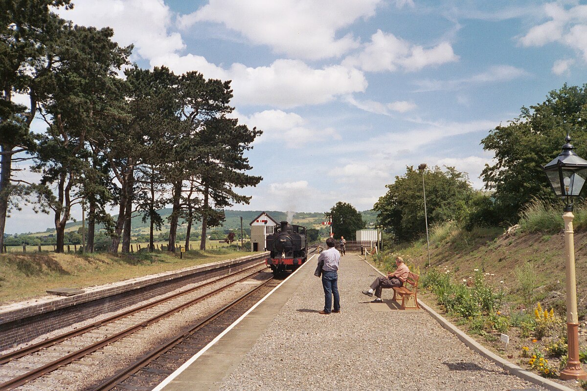 Cheltenham Race Course railway station Wikipedia