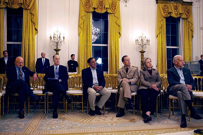 File:Clapper, Donilon, Panetta, Mullen, Clinton and Biden in the East Room for Obama's speech 11-41pm.jpg