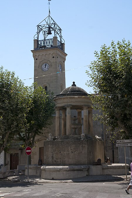 Clarensac Place de l'horloge 20130818