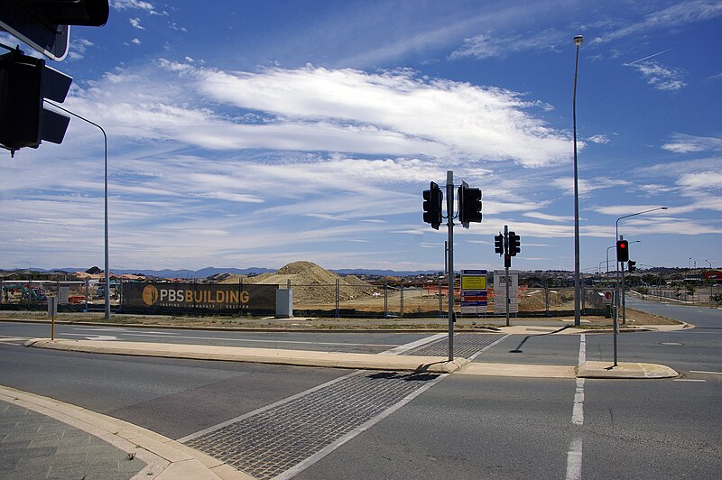 File:Construction site of the Gungahlin College, public library and CIT learning centre.jpg