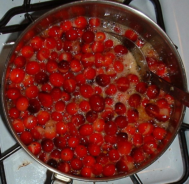 File:Cooking cranberries.jpg