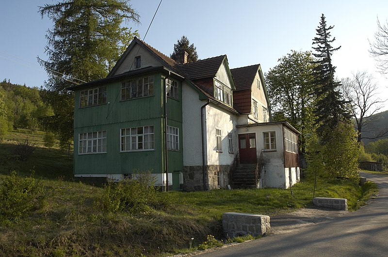 File:Czerniawa Zdrój, dom przy ulicy Spokojnej - panoramio.jpg