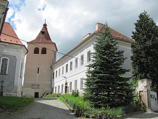 Alter Kirchturm und Pfarrhaus