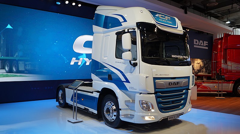 File:DAF CF Electric - Front and right side IAA 2018.jpg