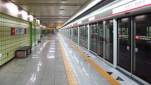 Тэгу-столичная-транзитная-корпорация-134-Синчхон-станция-платформа-20161009-080238.jpg