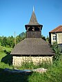 Kirikust eemal külas paiknev kellatorn