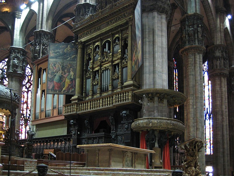 File:Duomo di Milano interior 5.jpg