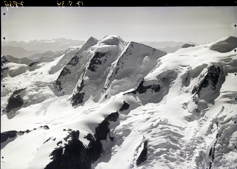 File:ETH-BIB-Piz Palü, Bellavista, Aufstiegs-Spur, durch Labyrinth v. N. W. aus 4000 m-Inlandflüge-LBS MH01-007869.tif