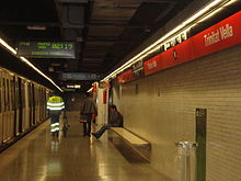 Station platform Estaciotrinitatvella.JPG