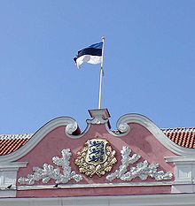 Flag and coat of arms of Estonia at the entrance of the Toompea Castle Estonian flag over parliament.jpg