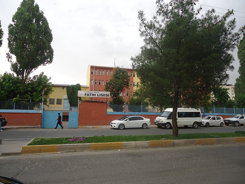 File:FATİH LİSESİ - panoramio.jpg