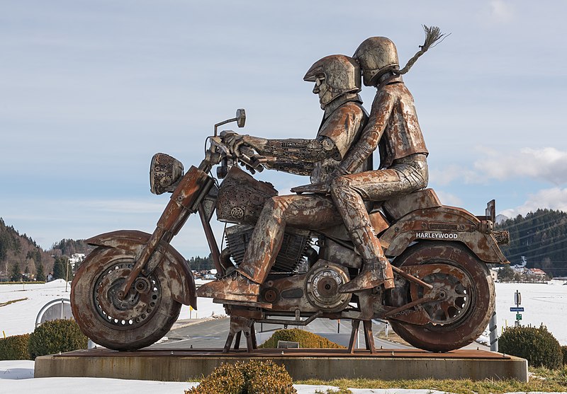 File:Finkenstein Faak am See Kreisverkehr Rosental Strasse Bikermonument 20022016 0612.jpg