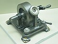 T. Edisono fonografas su alavine folija apdengtu cilindru ir atkūrimo įrenginiu, 1877 m.
