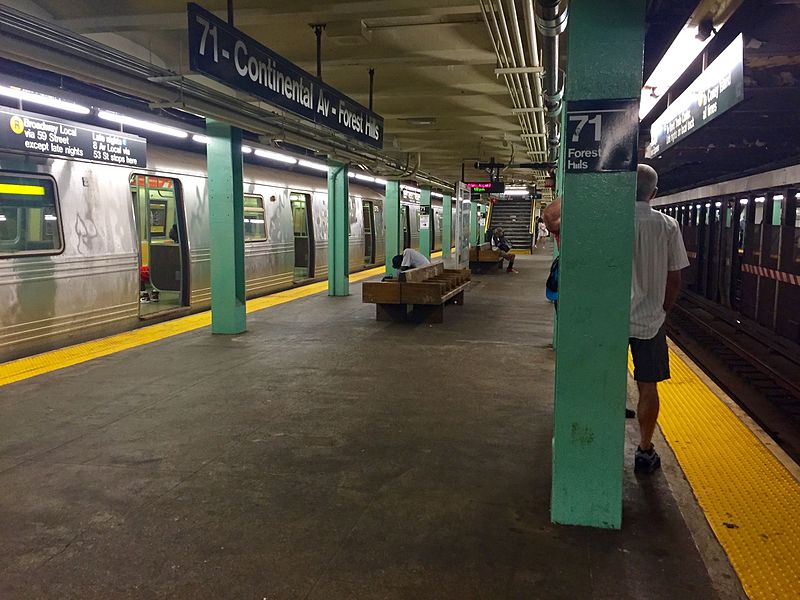 File:Forest Hills - Manhattan Bound Platform.jpg