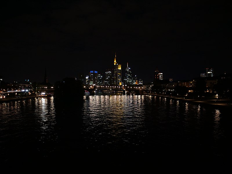 File:Frankfurt am Main city center at night 2019-09-13 16.jpg
