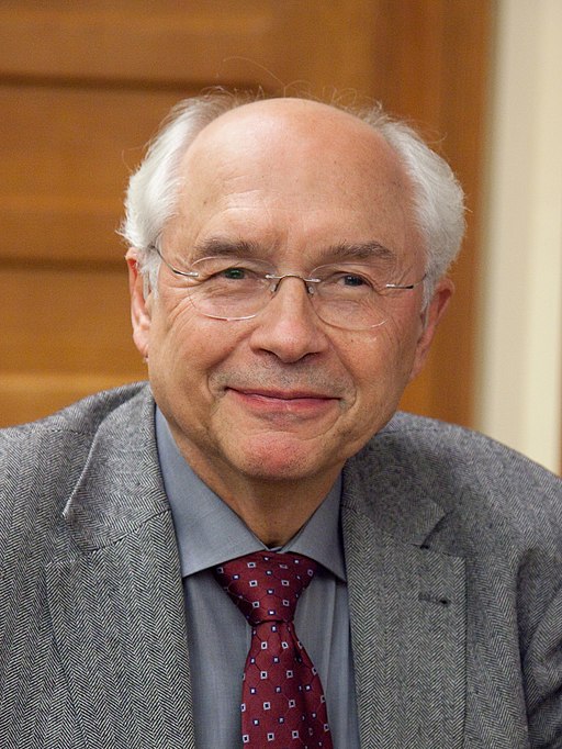 Franz Adlkofer lecture 11.3.11 (6350893100) (cropped)