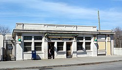 The 11th Avenue station house Ft Hamilton N sta jeh.JPG