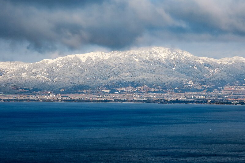 File:Fuxian Lake after snow (20200125095732).jpg