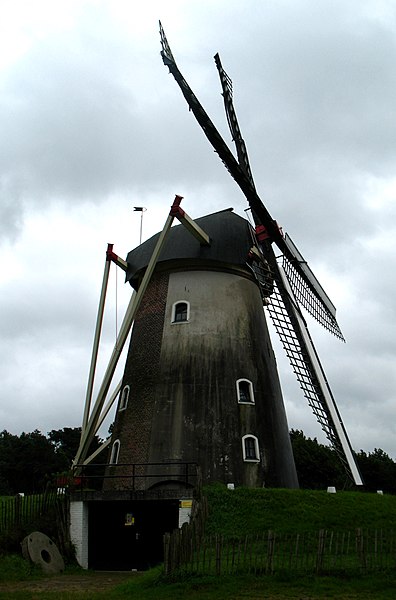 File:GLD Hernense molen, beltmolen 01a.JPG