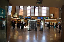 Le hall principal de la gare.