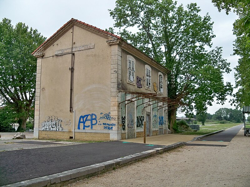 File:Gare de Sarrians 5.JPG