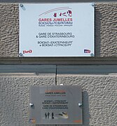 Plaque du jumelage avec la gare d'Iekaterinbourg-Passajirski dans la gare de Strasbourg-Ville.